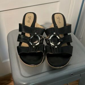 Strappy black Size 9 wedges